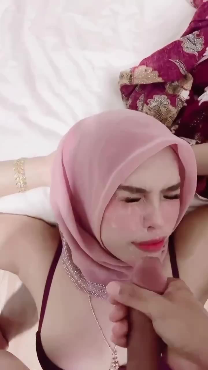 Diyana Sakura Kena Crot Di Muka